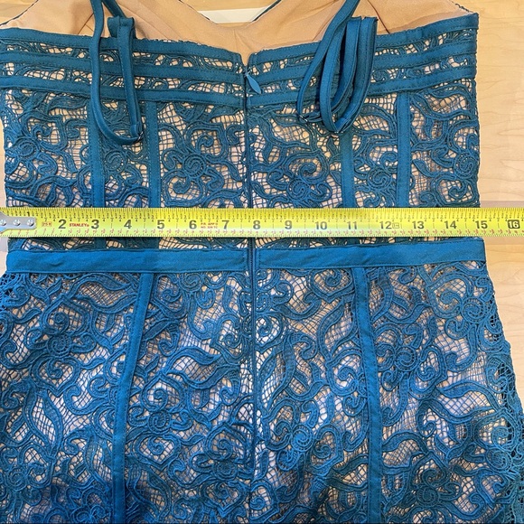 Brand new Harlyn teal / turquoise fitted lace dress, size 6. - Picture 10 of 13